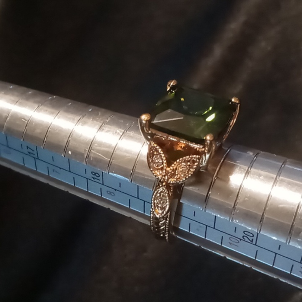Gold Tone With A Large Green Crystal Cut Women's statement Ring Sz9